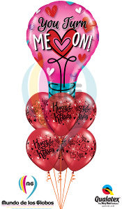 Bombillo Gigante metálico con mensaje "You turn me ON" & latex hugs & kisses impresos
