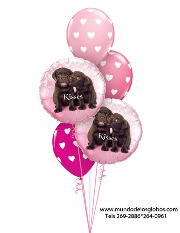 Bouquet con Globos con Perritos Kisses con Globos Rosa y Corazones Blancos