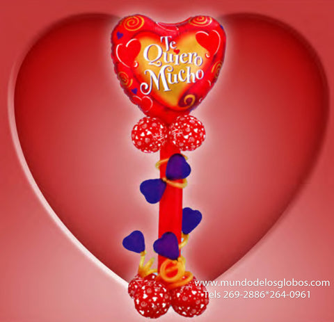 Arreglo de Corazon Gigante Te Quiero Mucho con Base de Globos de Corazones Azules