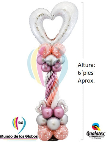 Gigante Corazón Silueta Plata & Blanco Metálico con Columna estilizada con globos chrome & largos y corazones chicos silueta metálicos