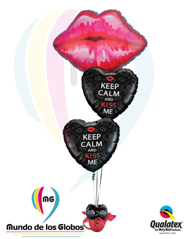 Beso Cautivador de San Valentín Gigante de 42" Metalico & Corazones "Keep Calm and Kiss Me" con base de globos de 5" y una taza de San Valentín