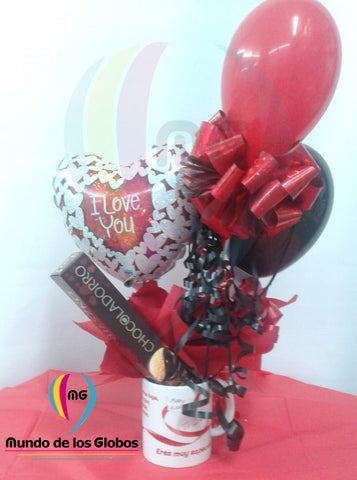 Adorno para escritorio: Corazón "I Love You" Holografíco, 2 Látex de 5", 1 caja de chocolates, 1 taza decorativa, lazos, y cintas holografícas.